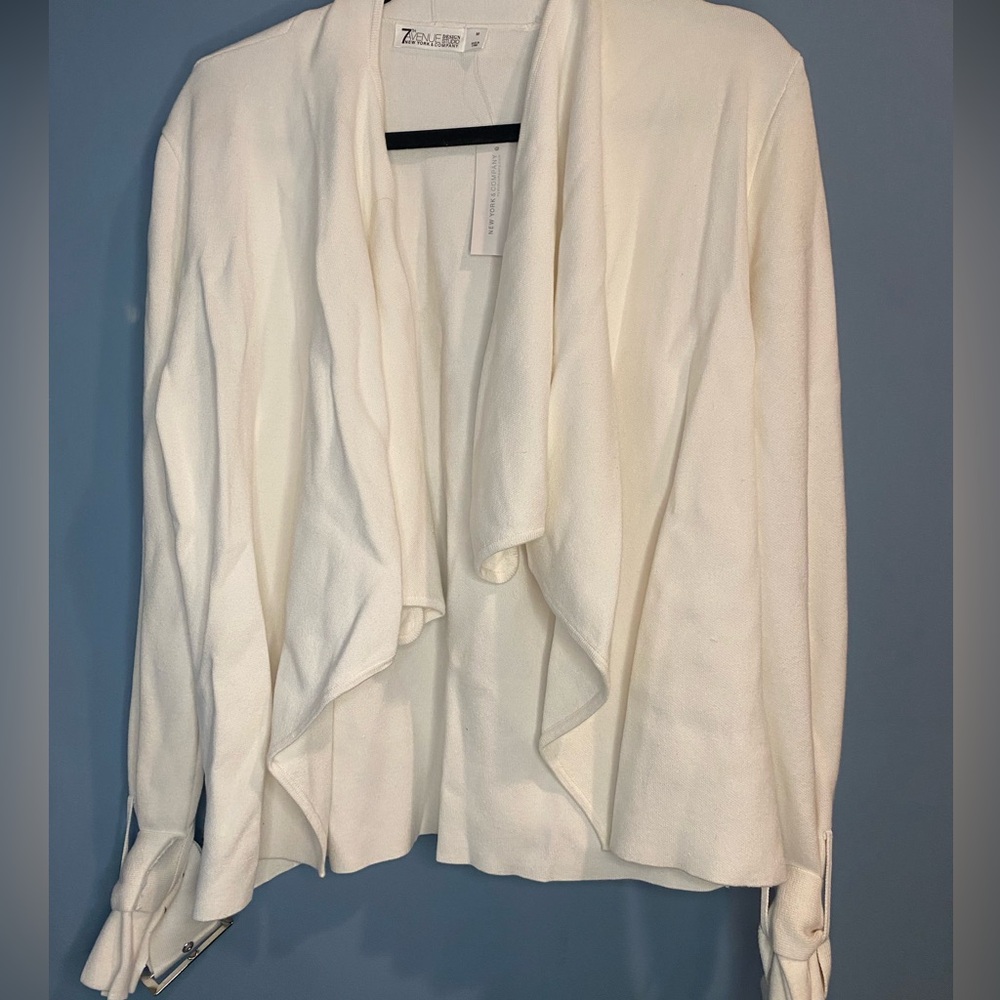 NWTNew York & Company white flyaway Cardigan w/ buckle detail at wrists size med